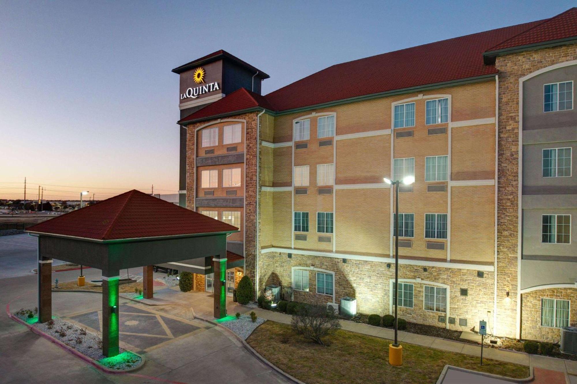 La Quinta By Wyndham Allen At The Village Екстер'єр фото