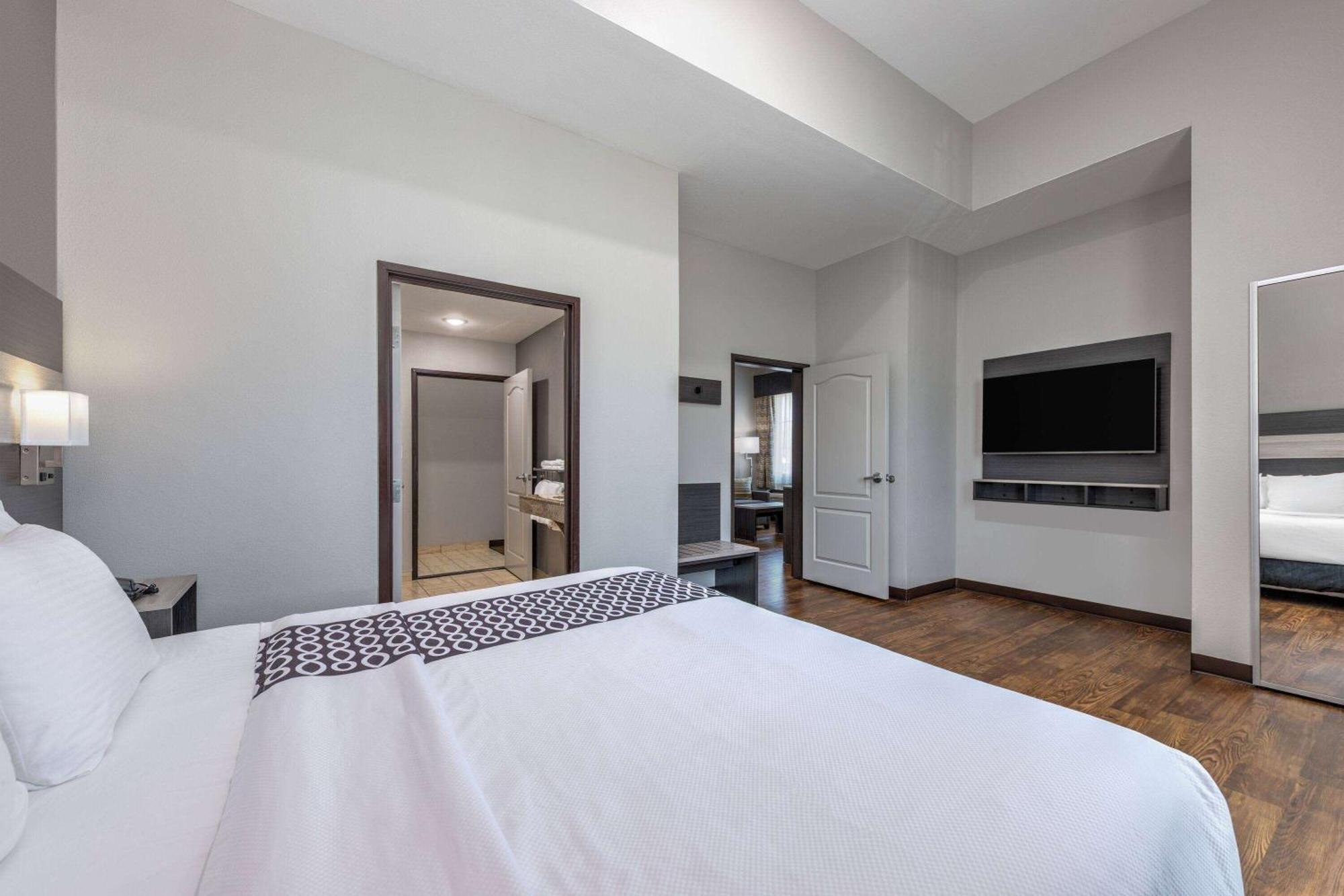 La Quinta By Wyndham Allen At The Village Екстер'єр фото